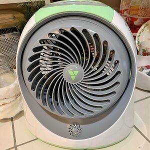 FINAL PRICE Vornado Baby Breesi Nursery Fan
